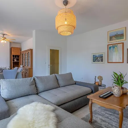 Premium 100m2 Sea View * Liznjan